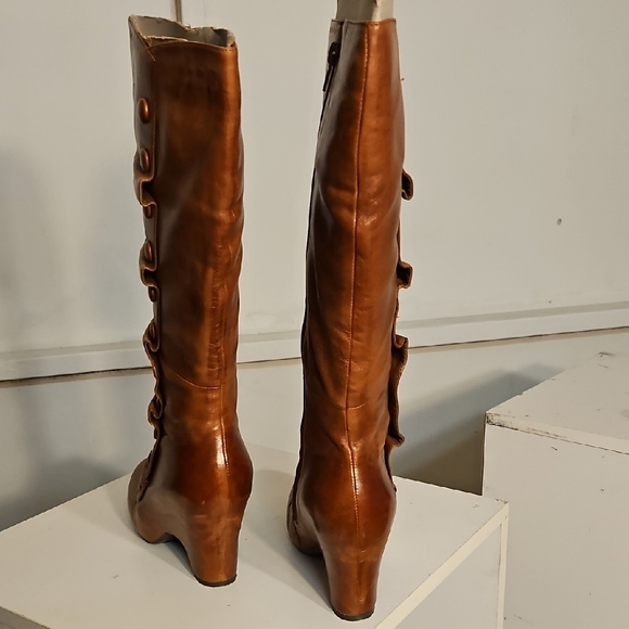 Women's Brown Leather Boots - Picture 3 of 8